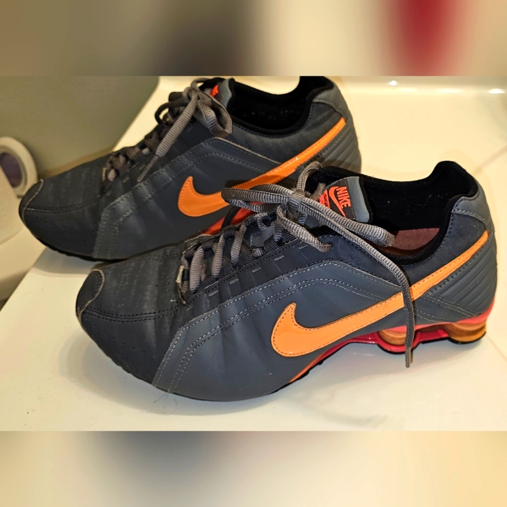Nike SHOX JUNIOR  women's size 8.5